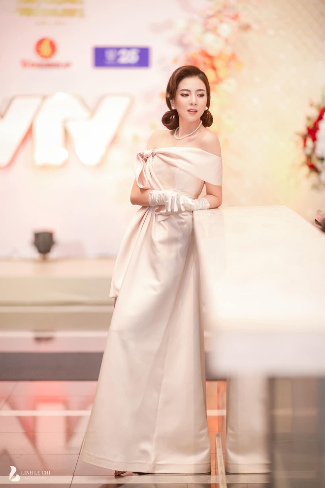 MC Mai Ngọc bị nghi bỏ về nhà 40 phút trước khi VTV Awards kết thúc để tiệc tùng với hội bạn, chính chủ lên tiếng! - Ảnh 4.