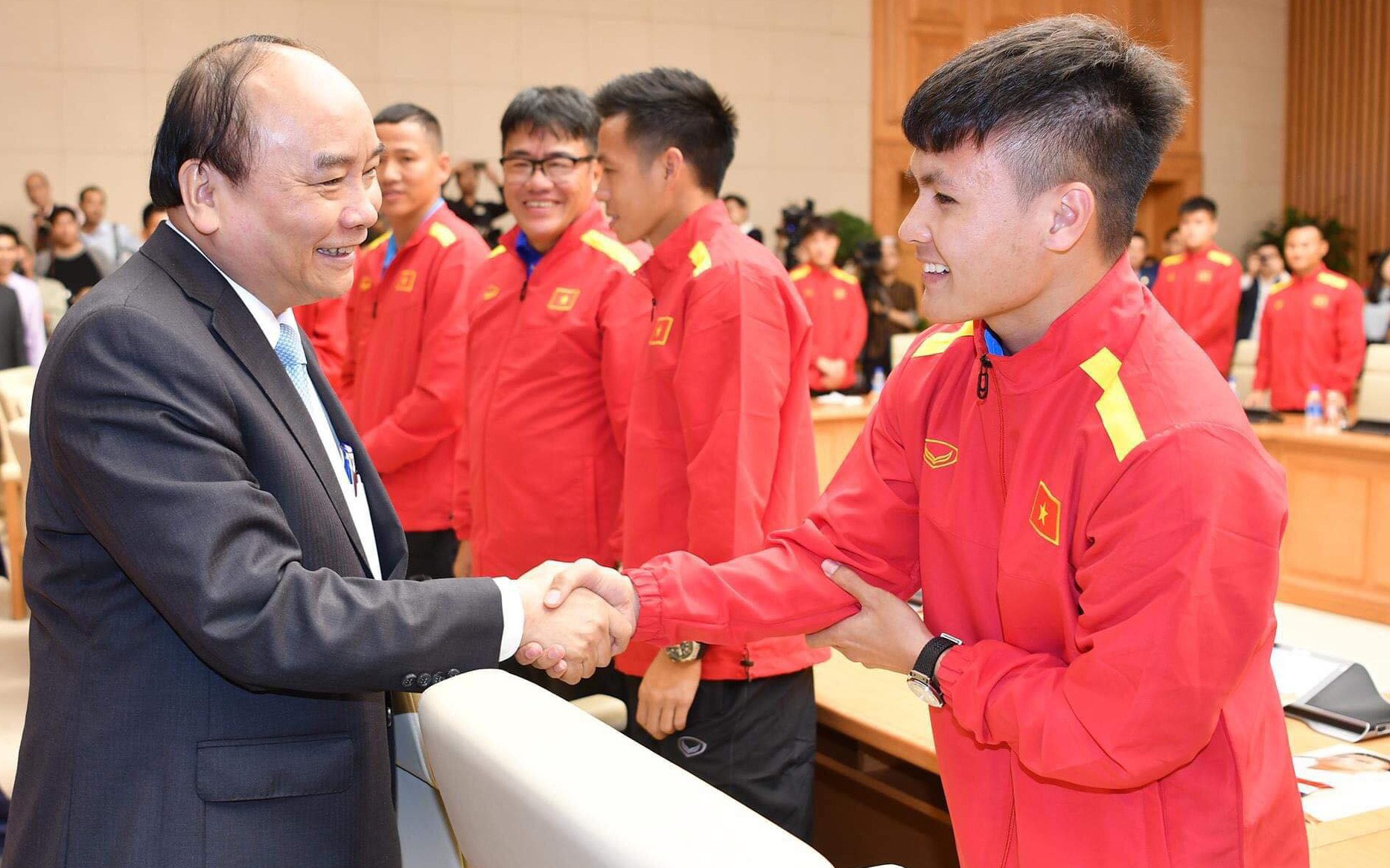 Thủ tướng Chính phủ gặp mặt, khen thưởng Đội tuyển Việt Nam