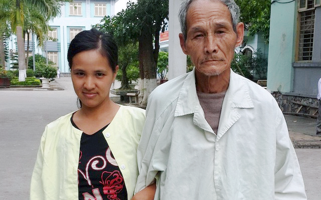 Hôn nhân của người vợ 29 tuổi và chồng 72 tuổi ở Hà Nam: Sau hạnh phúc là cuộc sống khổ cực trăm bề để nuôi 3 đứa con