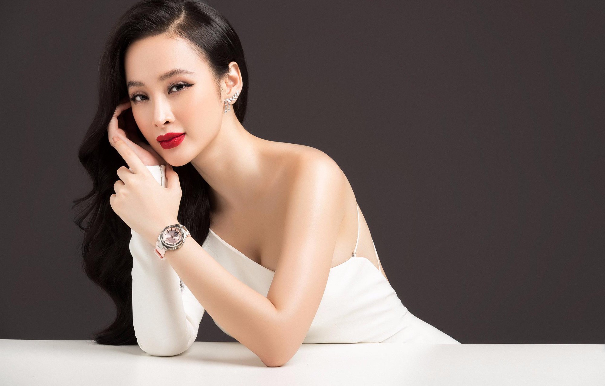 Angela Phương Trinh sẽ “đại náo” shop Casio Anh Khuê tại Diamond Plaza