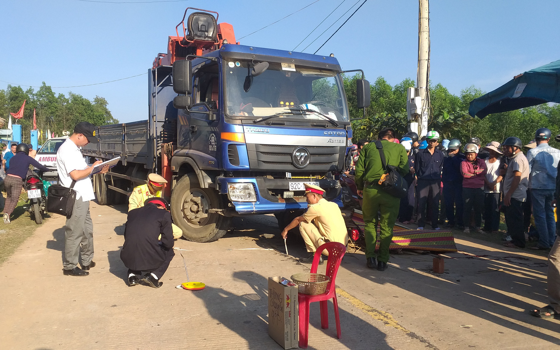 Thanh niên 23 tuổi bị xe tải tông chết thảm trên đường đi đón mẹ