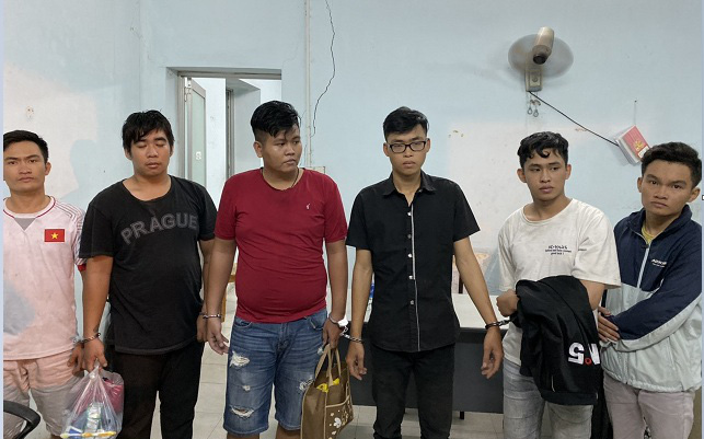 Nhóm thanh niên giả cảnh sát hình sự thực hiện hơn 20 vụ cướp ở Sài Gòn và các tỉnh giáp ranh