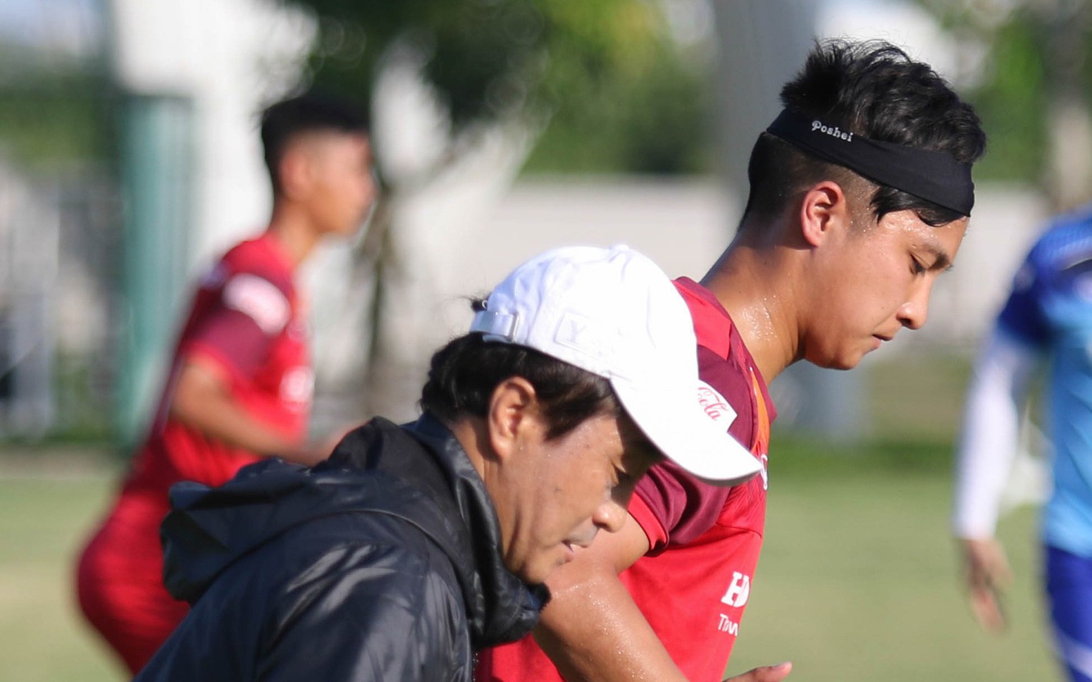 Cầu thủ Việt kiều Martin Lo được trợ lý Hàn Quốc kèm riêng trong buổi tập đầu tiên cùng U22 Việt Nam
