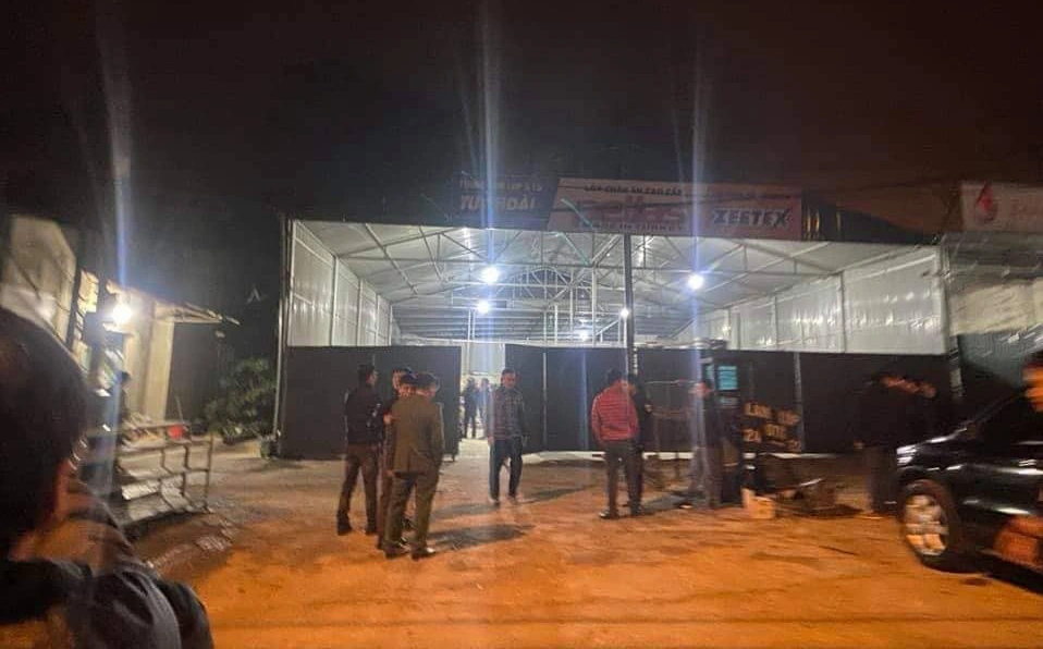 Lạng Sơn: Nổ súng ở xưởng sửa chữa ô tô, 2 người chết 4 người bị thương