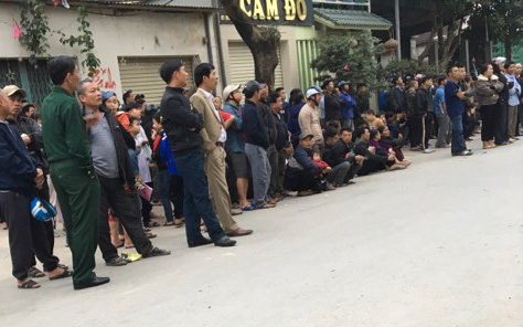 Nghệ An: Hàng trăm cảnh sát đột kích quán karaoke, phá sới bạc khủng ngày giáp Tết
