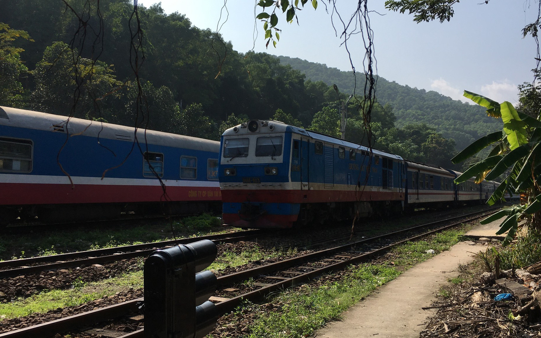 Tàu SE3 trật bánh trên đèo Hải Vân, hơn 200 hành khách hoảng loạn