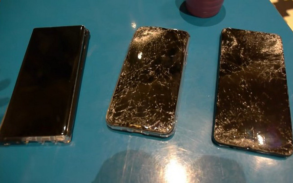iPhone 11 Pro, Galaxy Note 10 và Huawei Mate 30 rơi xuống từ cầu thang cao chục mét, chiếc smartphone nào sẽ sống sót?