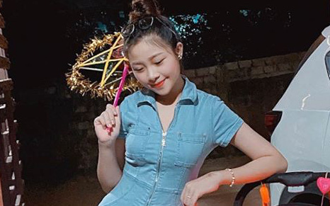 Nhật Linh khoe dáng nuột nà đi chơi Trung thu, than thở khi bị &quot;người lạ&quot; tán tỉnh và hiểu nhầm là độc thân