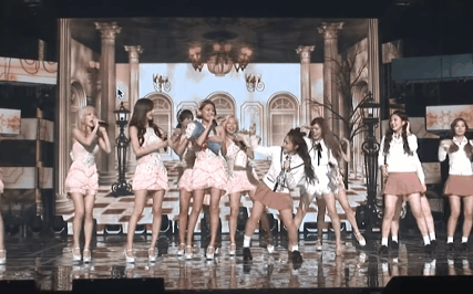 Khoảnh khắc chị em mến thương của SNSD và Red Velvet 5 năm trước hot lại, Irene vốn &quot;an tĩnh&quot; mà cũng quậy banh thế này á?
