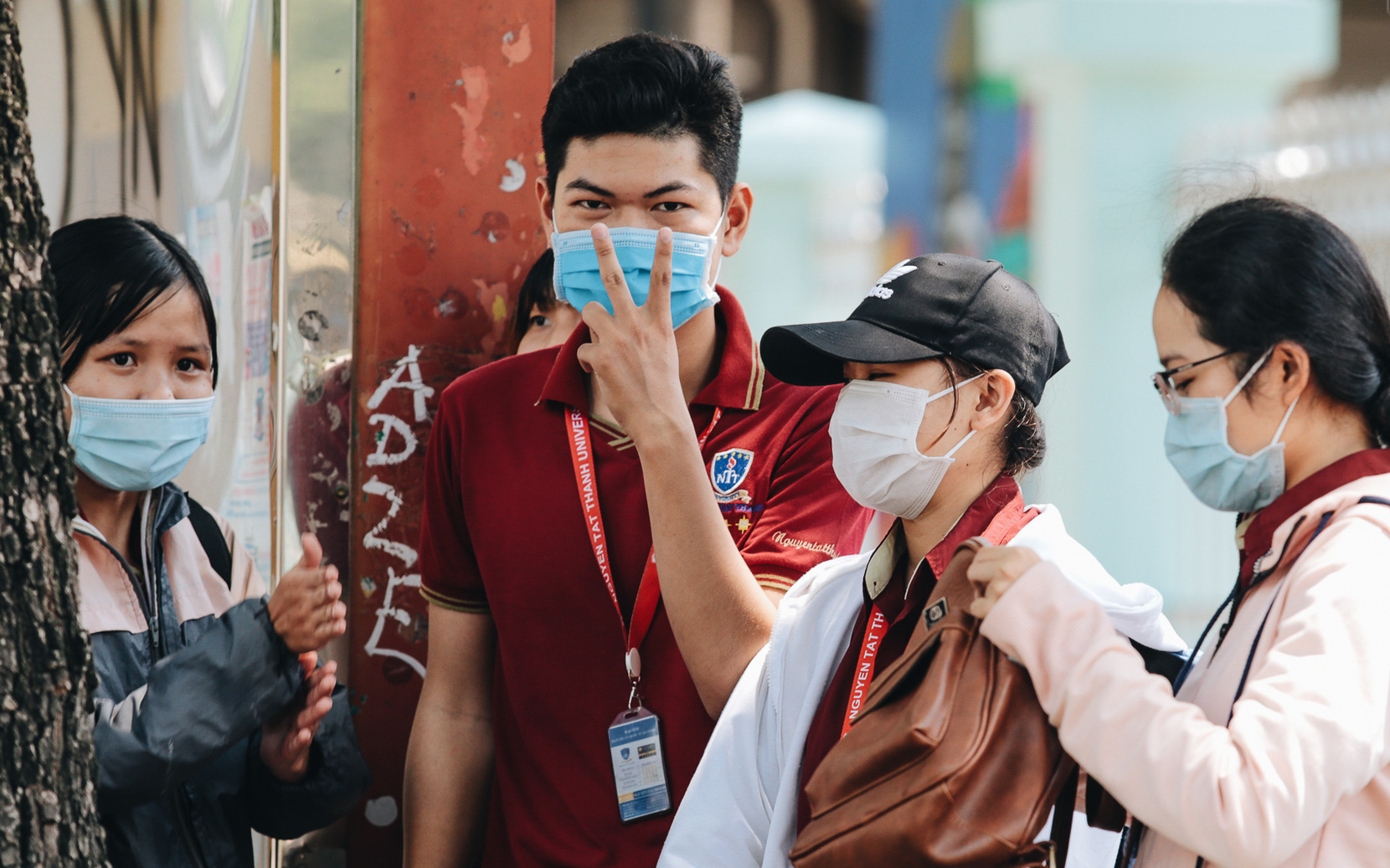 Thủ tướng yêu cầu người dân Hà Nội và TP.HCM phải đeo khẩu trang ngoài đường phố, chốn đông người