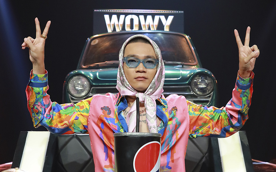 Trọn bộ trang phục Chung kết Rap Việt: Wowy nổi bần bật với style &quot;bà ngoại&quot;!