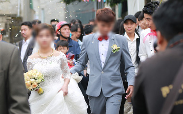 Sự thật đám cưới gây xôn xao của cặp đôi cô dâu 15 tuổi và chú rể 17 tuổi ở Nghệ An
