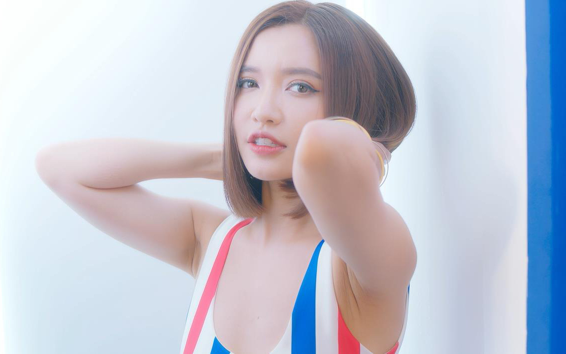 Bích Phương chào hè cùng màn khoe dáng nóng bỏng trong MV mới toanh