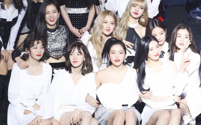 Vừa đẹp vừa tài lại còn thân thiết, BLACKPINK và Red Velvet khiến fan đòi lập nhóm BLACK VELVET, collab ngay cho &quot;nóng&quot;