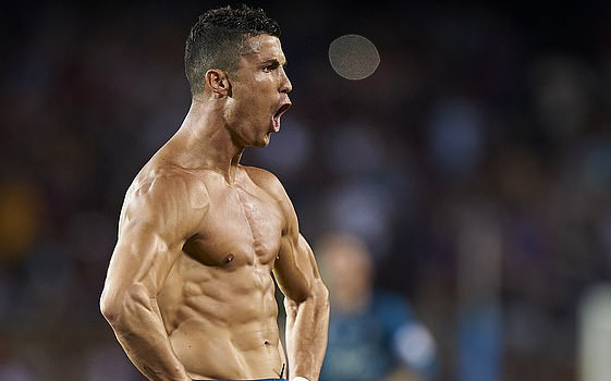 Ronaldo bị đồng đội cũ &quot;bóc phốt&quot;: Không ngờ siêu sao có thể hình như cỗ máy lại từng ăn uống vô tổ chức thế này