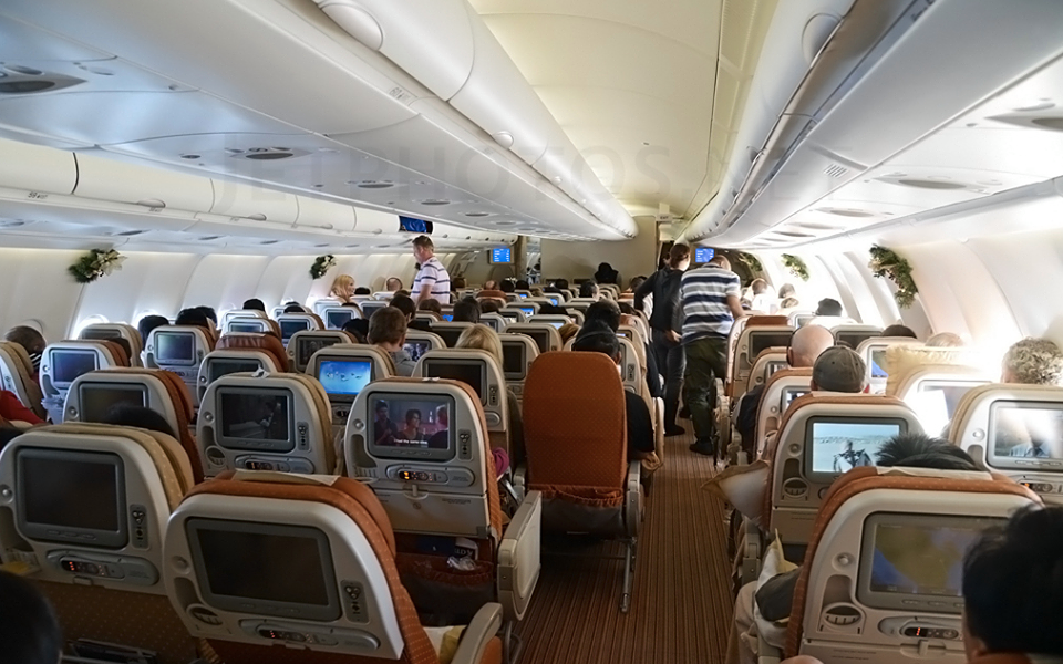 Thêm chuyến bay từ Bangkok về Nội Bài có ca mắc Covid-19, Bộ Y tế đề nghị hành khách liên hệ ngay trung tâm y tế