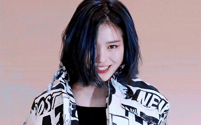 Từ center “có tiếng nhưng kém miếng”, Ryujin (ITZY) nay chiếm trọn spotlight chỉ với động tác vũ đạo xuất thần, quả là thời tới cản không kịp!