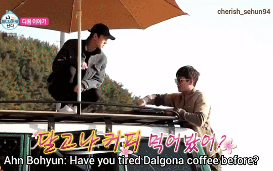 &quot;Quý tử Jangga&quot; của Tầng lớp Itaewon rủ Sehun (EXO) làm cà phê Dalgona: Đánh 1000 lần cũng ra thành phẩm OK!