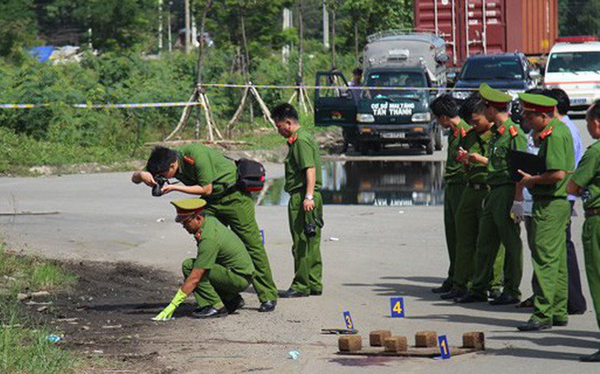 Thanh niên dùng roi điện tấn công nữ tài xế Grab rồi cướp xe trước căn biệt thự ở Sài Gòn