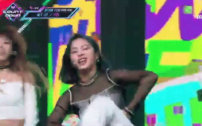 Chán vũ đạo rập khuôn qua bao sân khấu, Ryujin (ITZY) bất ngờ “tung cước” làm fan dậy sóng vì ngầu như muốn “dằn mặt” antifan
