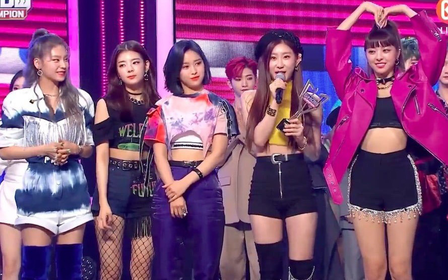 ITZY nhận &quot;kết đắng&quot; khi đổi line hát cho nhau: Lộ giọng hát live yếu kém, chênh phô, nghe mà thấy mệt giùm!