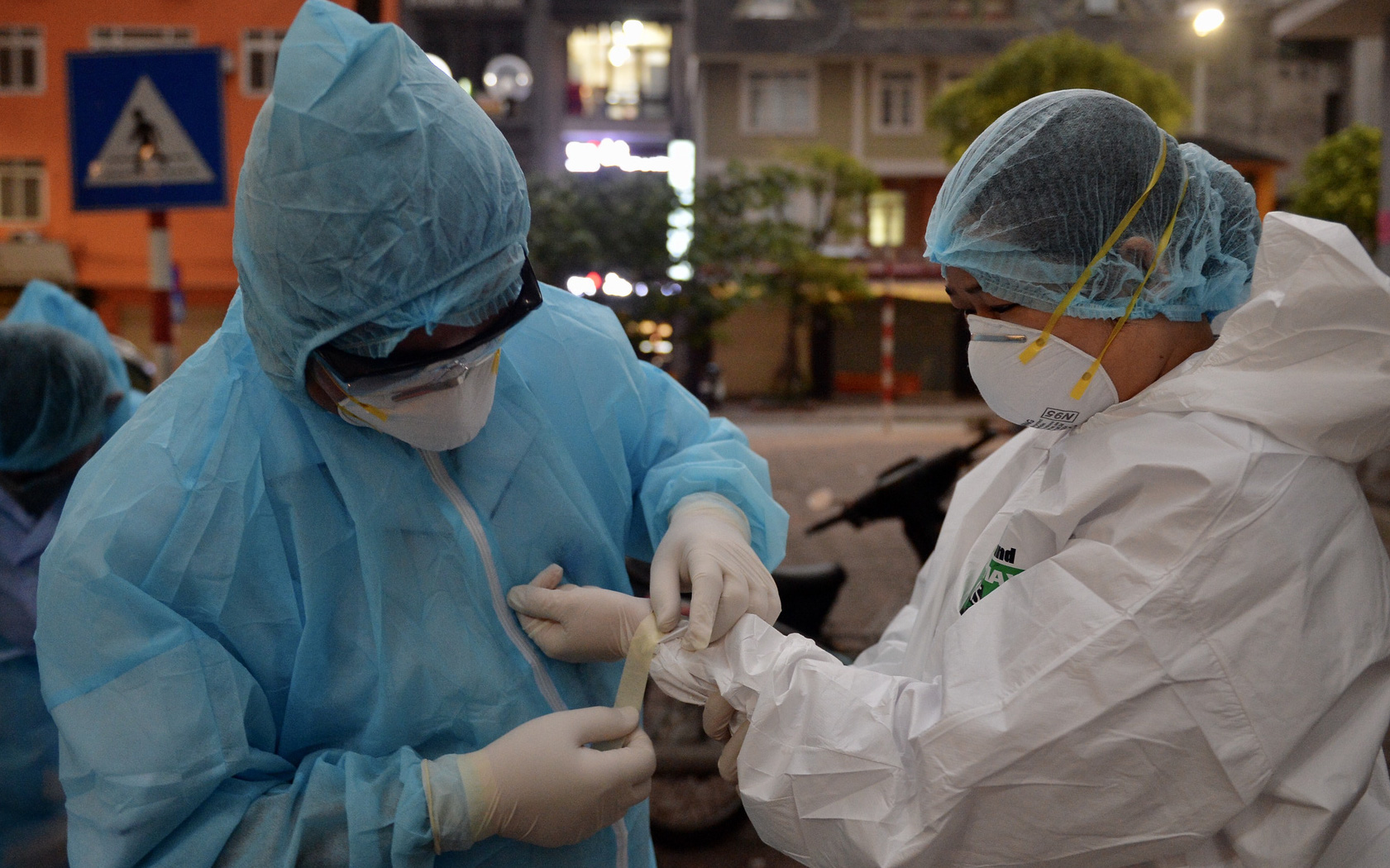 Phó Giám đốc Bệnh viện Bạch Mai: Tại bệnh viện có 2 "ổ dịch", chưa thể khẳng định có lây nhiễm chéo