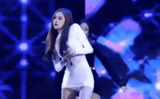 "Thánh" cân mọi tai nạn thời trang gọi tên Rosé: Bao lần gặp sự cố trang phục trên sân khấu là ngần ấy pha xử lý xuất sắc