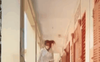 Võ Hoàng Yến gây sốt với clip hoá &quot;bóng ma&quot; tại khu cách ly: Nhiệm vụ chính là hóng, ở đâu có biến ở đó luôn có chị!