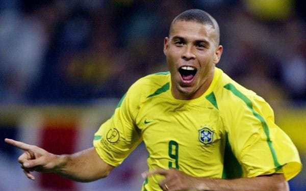 Có thể bạn chưa biết: Người ngoài hành tinh Ronaldo “béo&quot; từng phải đóng bỉm khi thi đấu