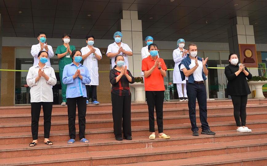 Hà Nội: Điều dưỡng BV Bạch Mai, 3 nhân viên công ty Trường Sinh và 5 bệnh nhân khác được công bố khỏi bệnh