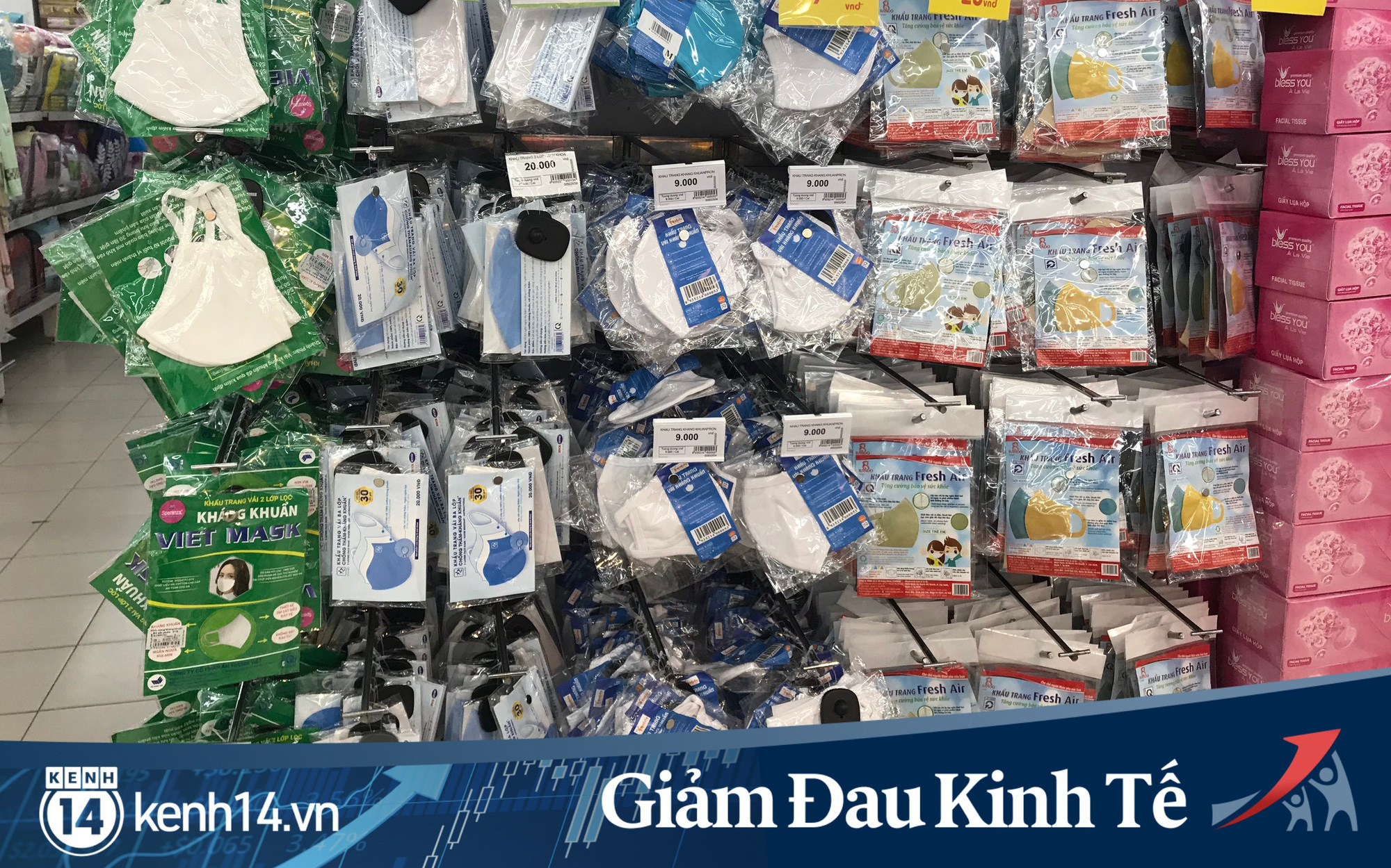 Người dân săn lùng mua khẩu trang vải &quot;tự hào Việt Nam&quot;, các siêu thị cũng &quot;nhộn nhịp&quot; khẩu trang Việt