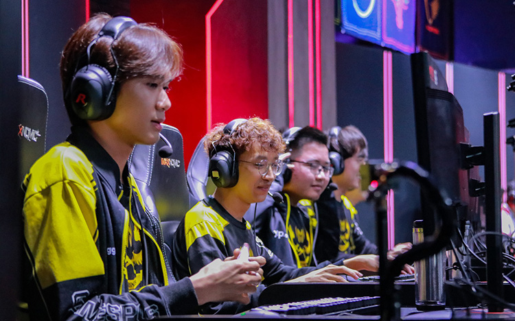 Dẫu biết game có thể thi đấu online, nhưng ít ai ngờ các giải eSports cũng gặp muôn vàn tình huống trớ trêu!