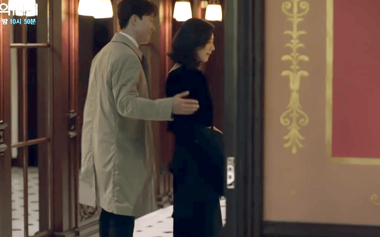 Preview Thế Giới Hôn Nhân tập 9: Gã chồng tồi Tae Oh sau khi theo tiểu tam xây dựng tổ ấm đã hờn ghen vì thấy vợ cũ đi với trai trẻ?