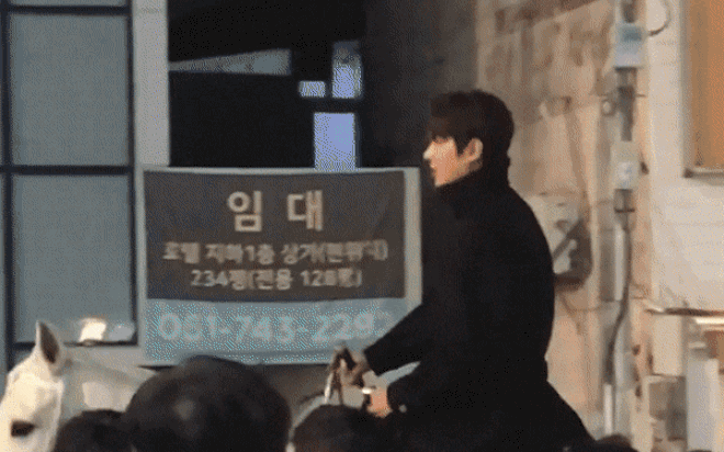 Chỉ một video &quot;cực mờ&quot; Lee Min Ho thôi, &quot;Quân Vương Bất Diệt&quot; của anh leo thẳng top tìm kiếm của xứ Trung!