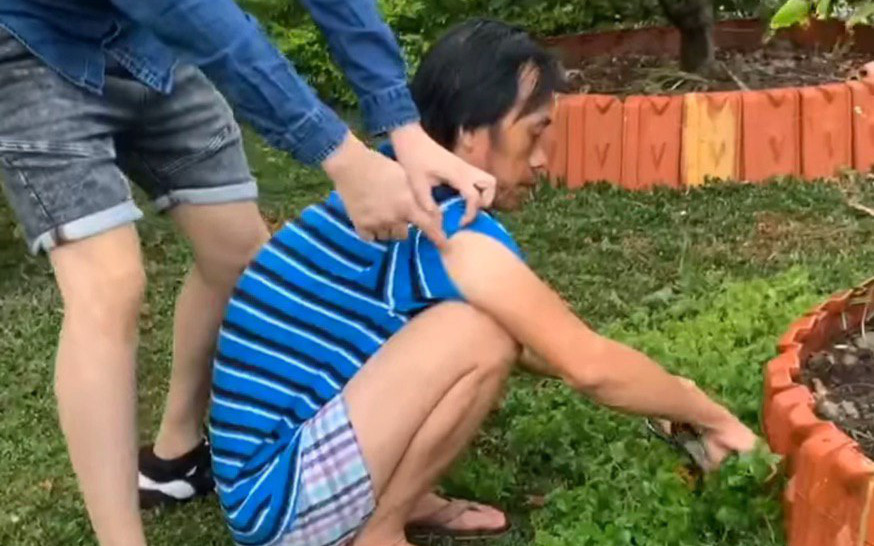 Nghệ sĩ Hoài Linh da hiện rõ 2 màu đen trắng sau 4 tháng làm nông tránh dịch, có một điều thay đổi đáng mừng
