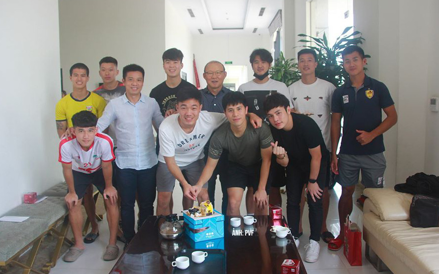Dàn khách mời &quot;khủng&quot; tham dự bữa tiệc sinh nhật của Lương Xuân Trường: Thầy Park góp mặt