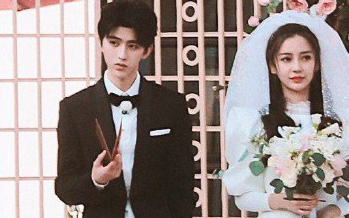 Rò rỉ ảnh &quot;bạn trai tin đồn của Lisa&quot; Thái Từ Khôn mặc vest chú rể nhưng cô dâu lại là... Angela Baby, chuyện gì thế này?