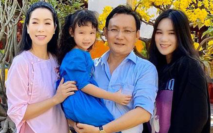Nghệ sĩ Trịnh Kim Chi bị Trà My mỉa mai hết thời đu bám showbiz, chồng và con gái đồng lòng đáp trả, bảo vệ