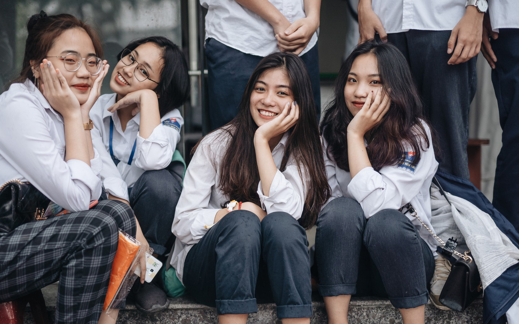 Bộ GD-ĐT nhắn tin cho toàn dân: Tạm dừng đến trường, không dừng việc học