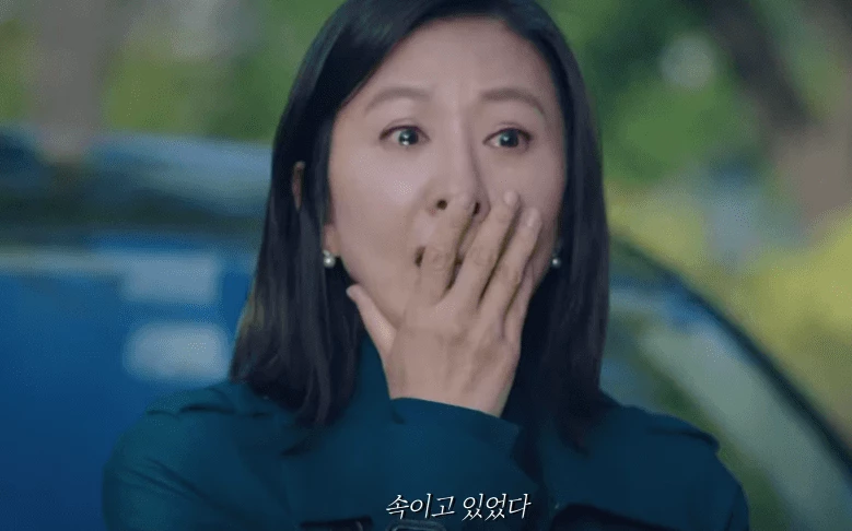 Trước khi &quot;mọc sừng&quot; ở phim 19+ Thế Giới Hôn Nhân, Kim Hee Ae từng mê trai trẻ phản bội chồng trong Secret Love Affair đây này!