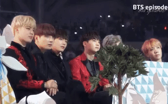 Quá khứ là nhóm nhạc vô danh, BTS từng nghĩ… mình bị lừa khi nhận giải tân binh và Daesang đầu tiên khiến fan nhói lòng