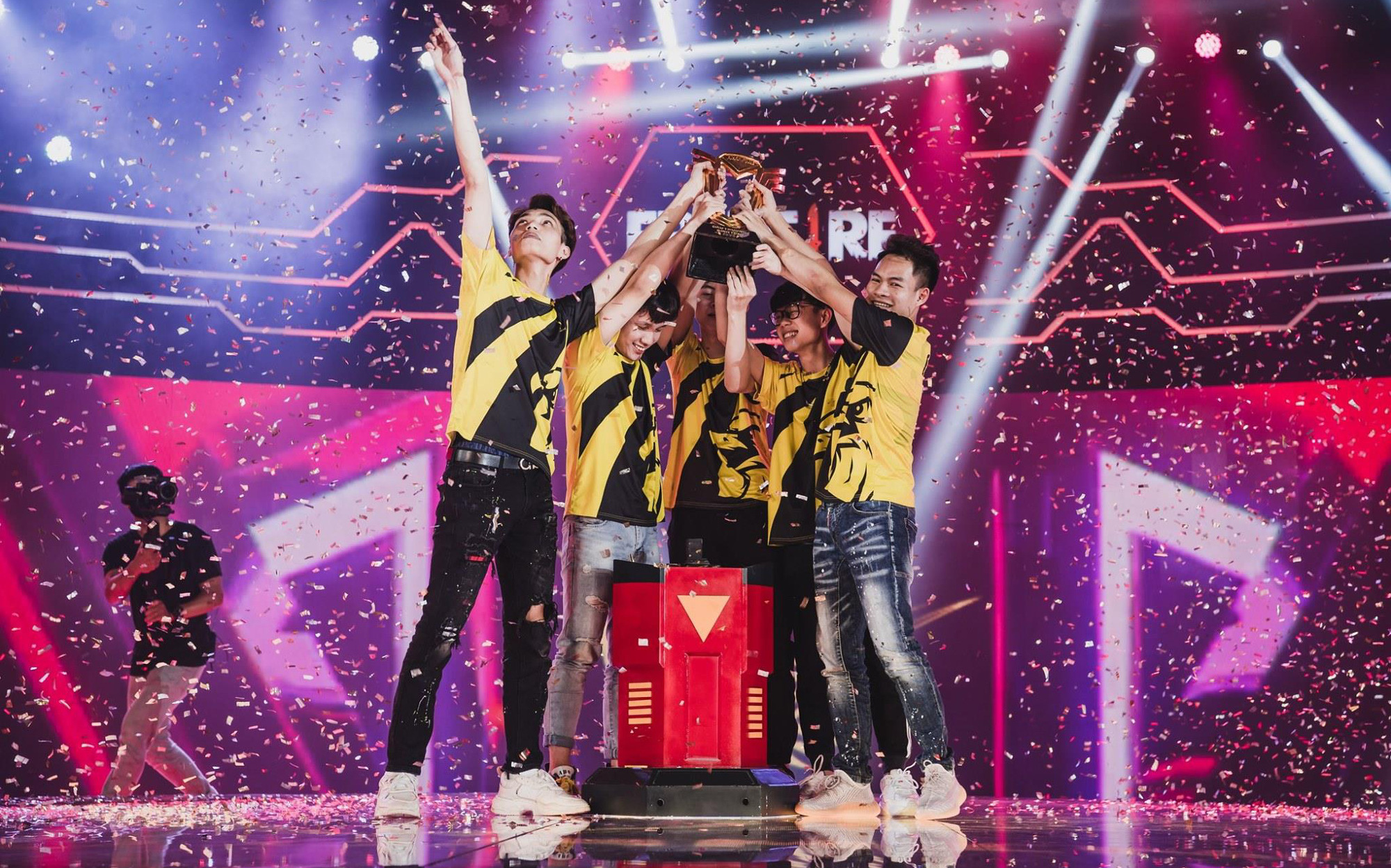 CK Đấu Trường Sinh Tồn mùa Xuân 2020: V-Gaming lên ngôi vô địch, Team Flash đánh rơi cơ hội &quot;thống trị&quot; eSports Việt