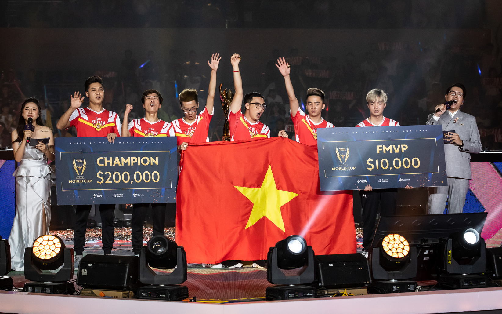 Liên Quân Mobile: Garena tổ chức giải đấu online quốc tế với tiền thưởng lên đến 8,1 tỷ đồng, Việt Nam có 4 đội tham dự!