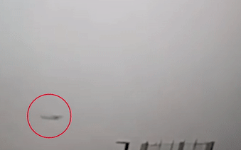 Video: Khoảnh khắc cuối cùng của máy bay Pakistan chở gần 100 người trước khi rơi xuống khu dân cư