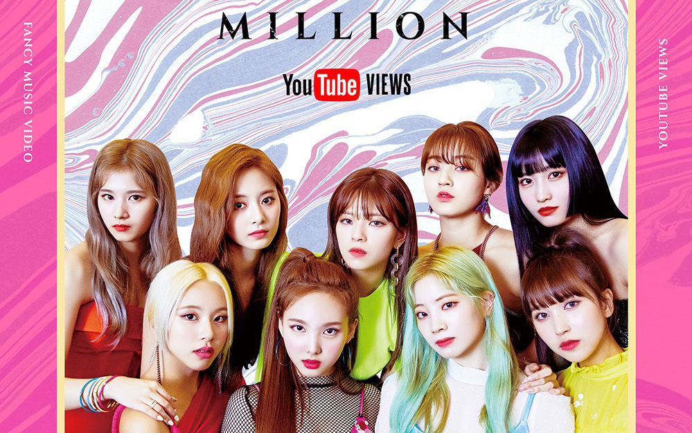 Fan chạy đua đưa TWICE vượt BLACKPINK trước thềm tái xuất nhưng lại la ó vì vẫn nhận lại từ JYP tấm poster &quot;phèn&quot;