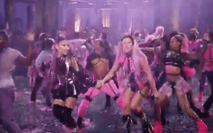 HOT: Nửa đêm, Lady Gaga rủ Ariana Grande tắm mưa rồi nhảy flashmob xoay vòng trên nền nhạc cực bốc nhưng xem MV chỉ toàn thấy BLACKPINK?