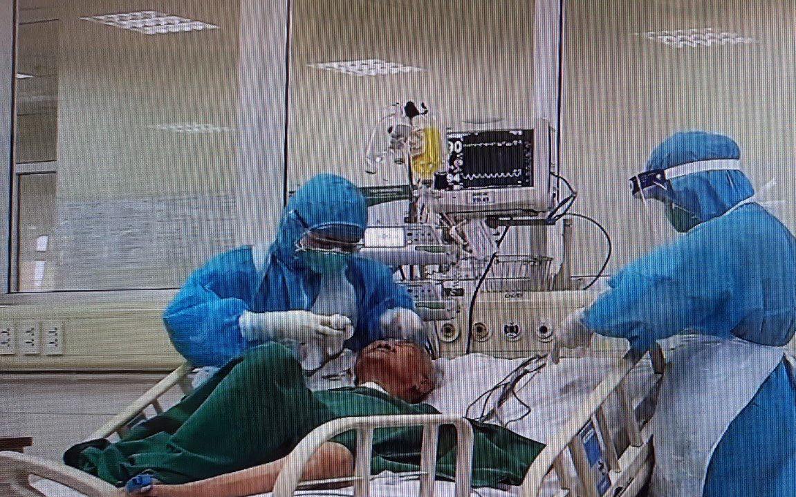 Cụ bà 88 tuổi - một trong 3 bệnh nhân nặng nhất Việt Nam đã chiến thắng Covid-19