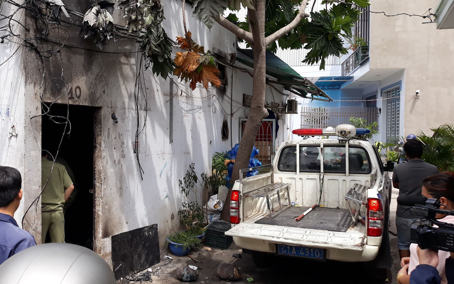 Camera an ninh ghi lại được hình ảnh nghi can vụ 3 người tử vong trong phòng trọ bốc cháy ở Sài Gòn