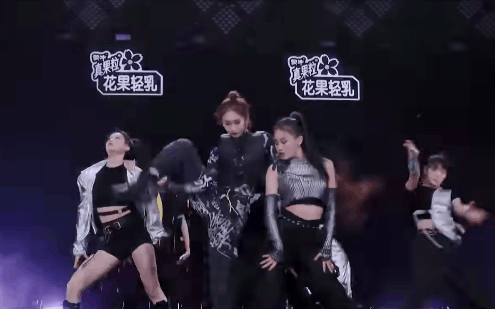 Netizen &quot;khẩu chiến&quot; dưới màn trình diễn của học trò Lisa ở show Trung: Người khẳng định &quot;đỉnh&quot; hơn Kpop, kẻ mỉa mai &quot;copy từ Hàn Quốc mà thôi&quot;
