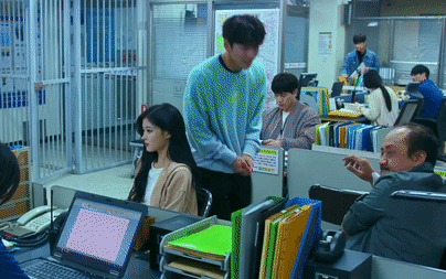 Kim Yoo Jung bị công an &quot;mời lên phường&quot; làm Ji Chang Wook phải cúi đầu xin lỗi ở trailer &quot;Backstreet Rookie&quot;